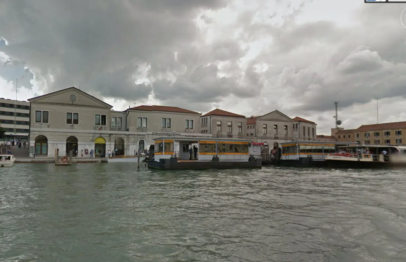Drifting Venice's Grand Canal in October for €9.50