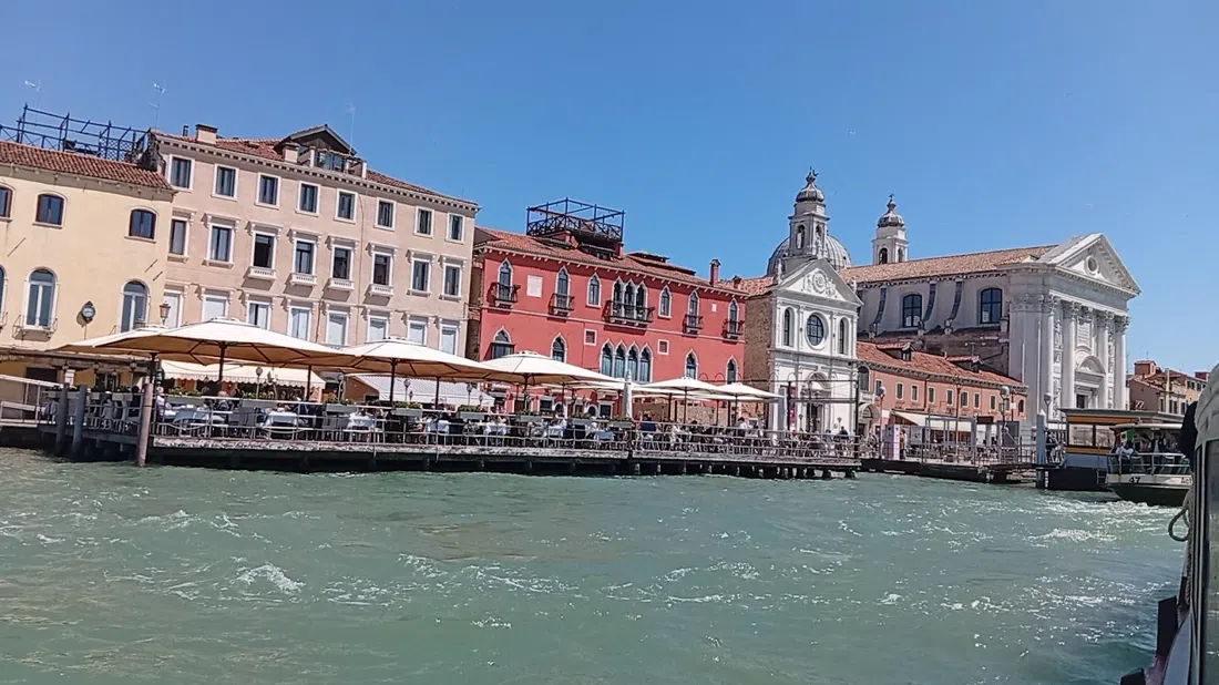 Zattere waterfront promenade (Fondamenta delle Zattere), Venice